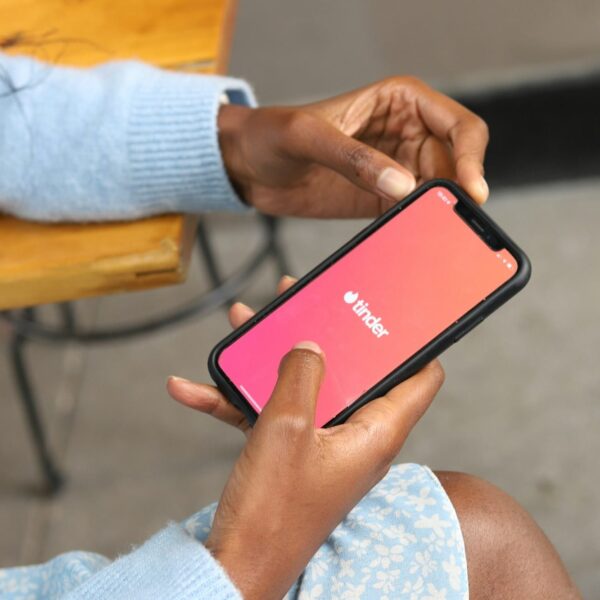 Tinder Plans to Let AI Scan Your Camera Roll