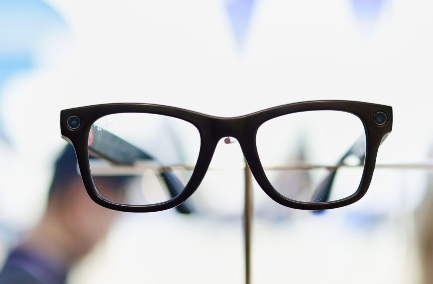 Meta Is Warned That Facial Recognition Glasses Will Arm Sexual Predators