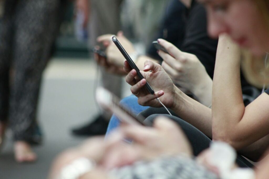 FCC Wants to Kill Burner Phones By Forcing Telecoms to Get All Customers’ IDs