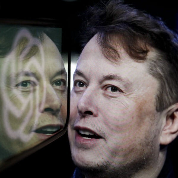 Elon Musk praises Mythos/Fable,&hellip;