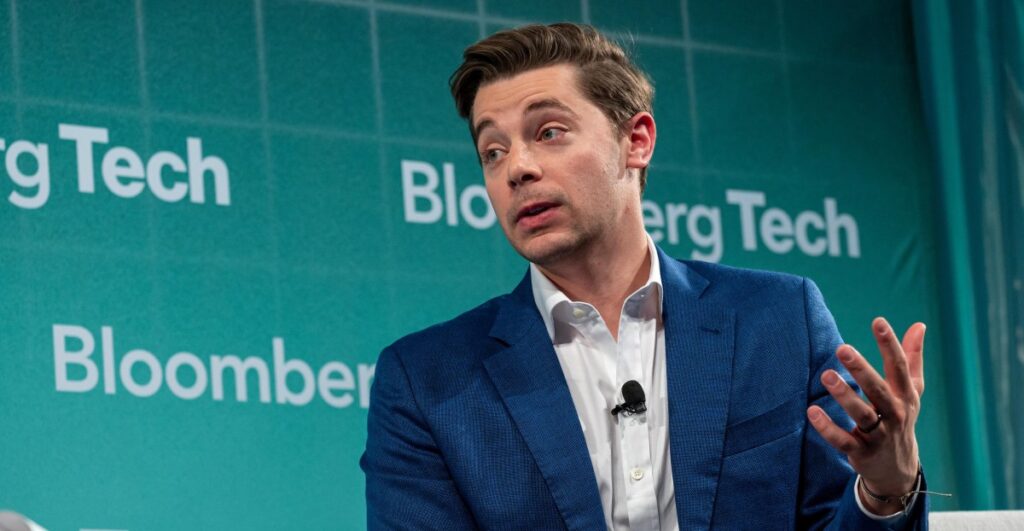 Another OpenAI executive takes off