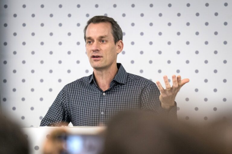 Jeff Dean and other top AI researchers are leaving Google to launch their own startup