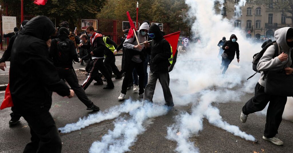 French Government Calls Emergency Meetings With Platforms Over Protests